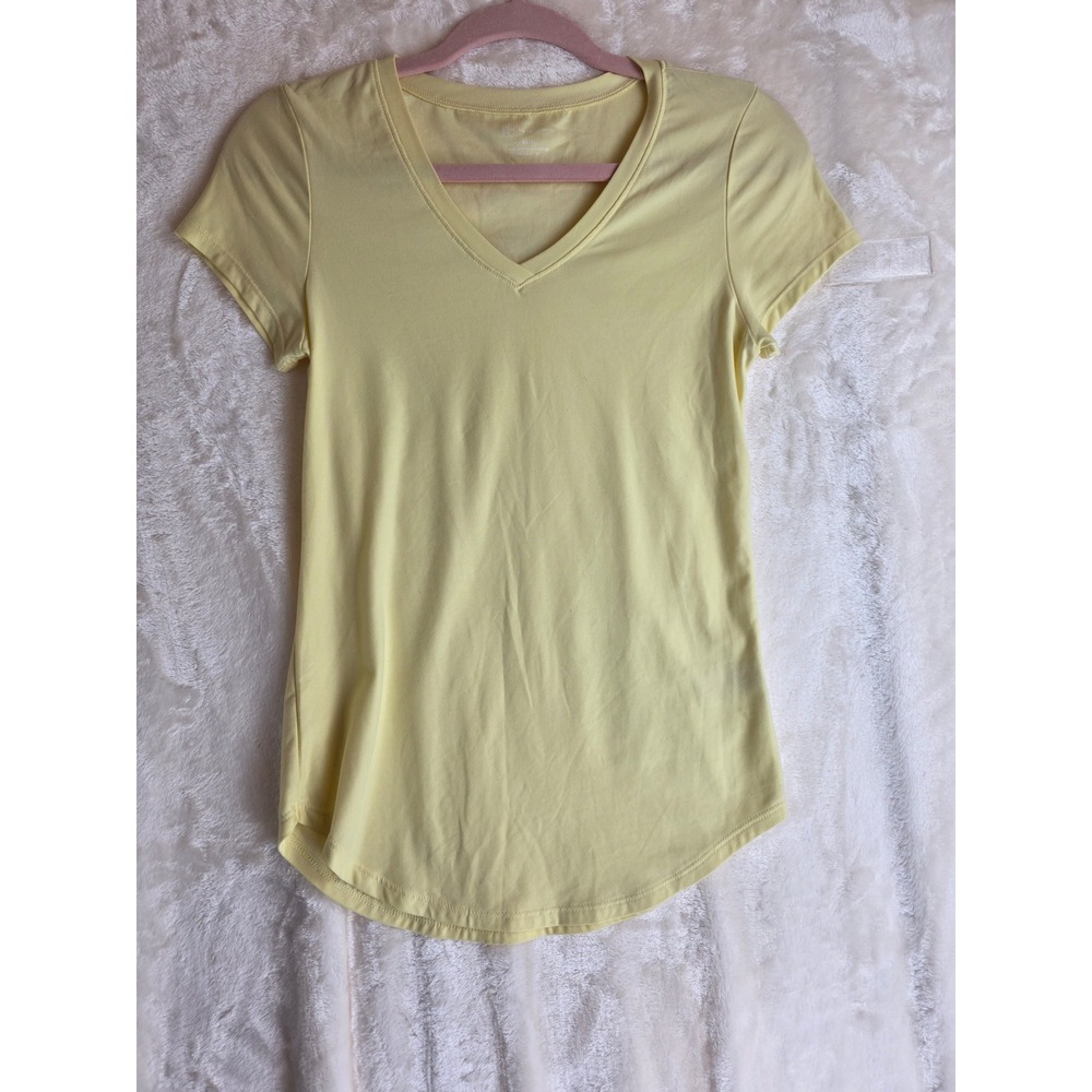Butter Yellow NO BOUNDARIES V Neck Short Sleeve Basic Tee Shirt Women's‎ XS